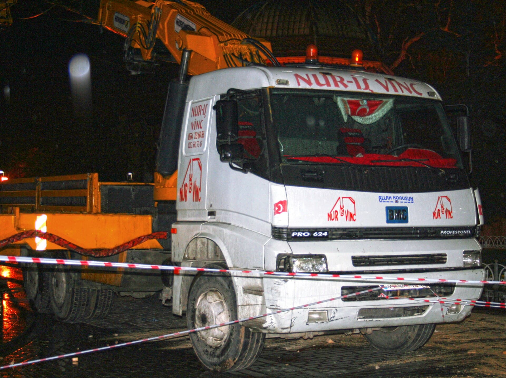 BMC Profesyonel Pro 624 with a biggish crane.