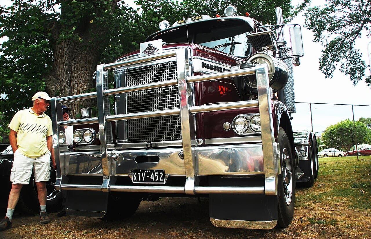 1971 Diamond Reo C-114 tractor