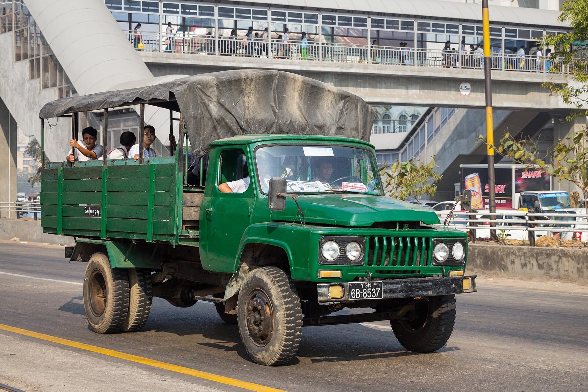 Dongfeng Trucks EQ140, EQ140-1 (1986)