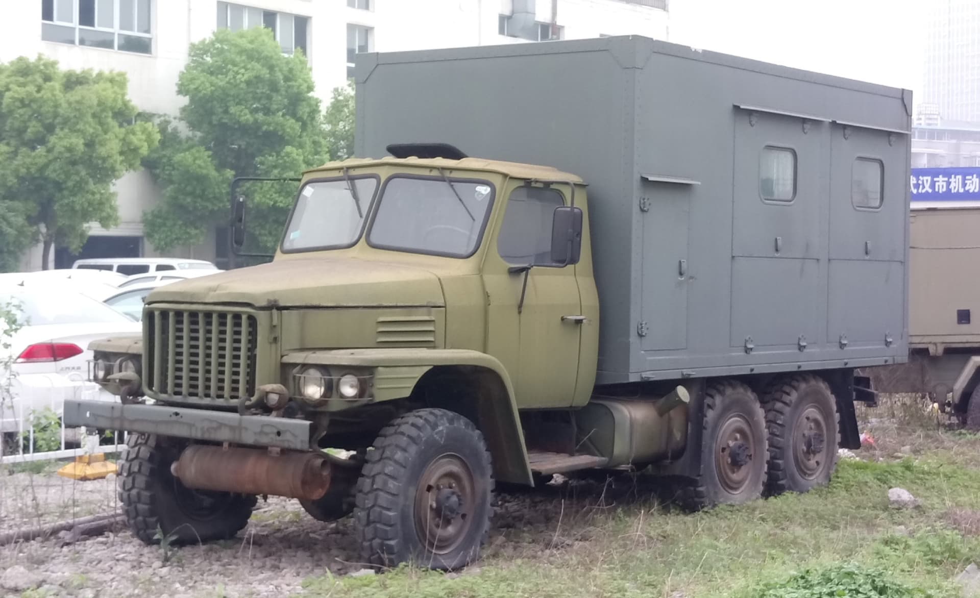 Dongfeng EQ240 military truck