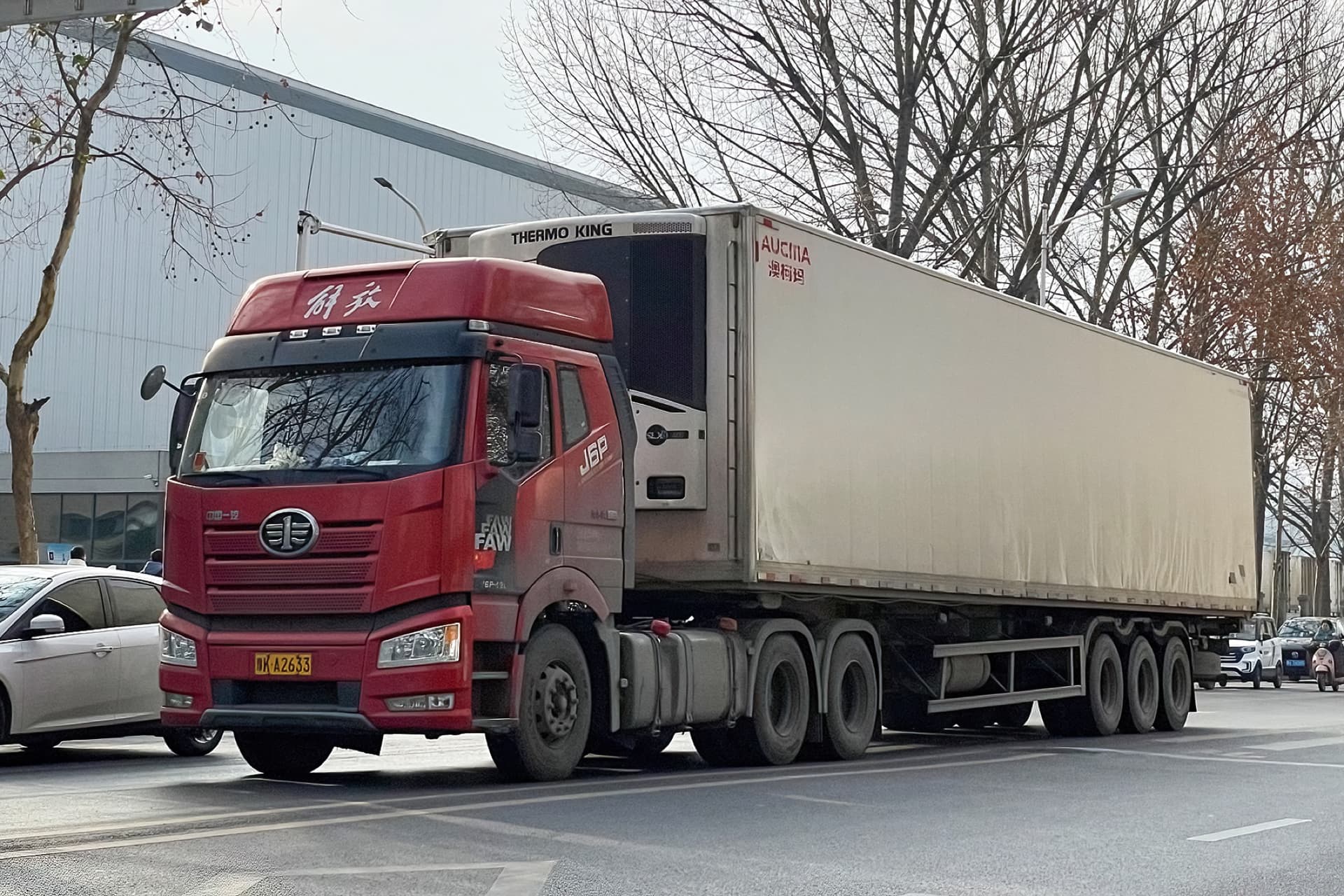 FAW J6P refrigerated truck