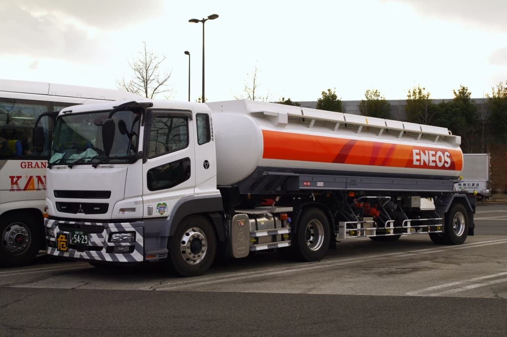 First-generation Mitsubishi Fuso Super Great tanker
