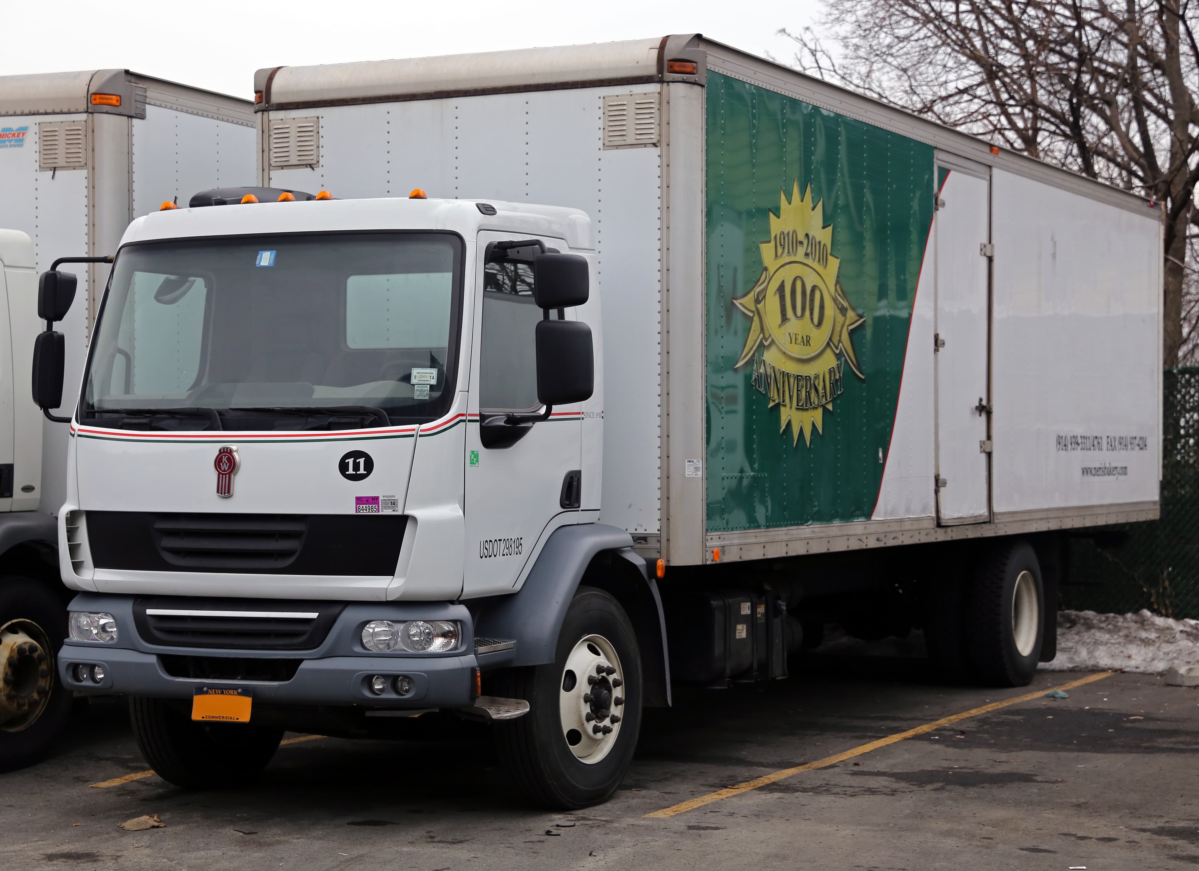 2013 Kenworth K370 4x2 box van