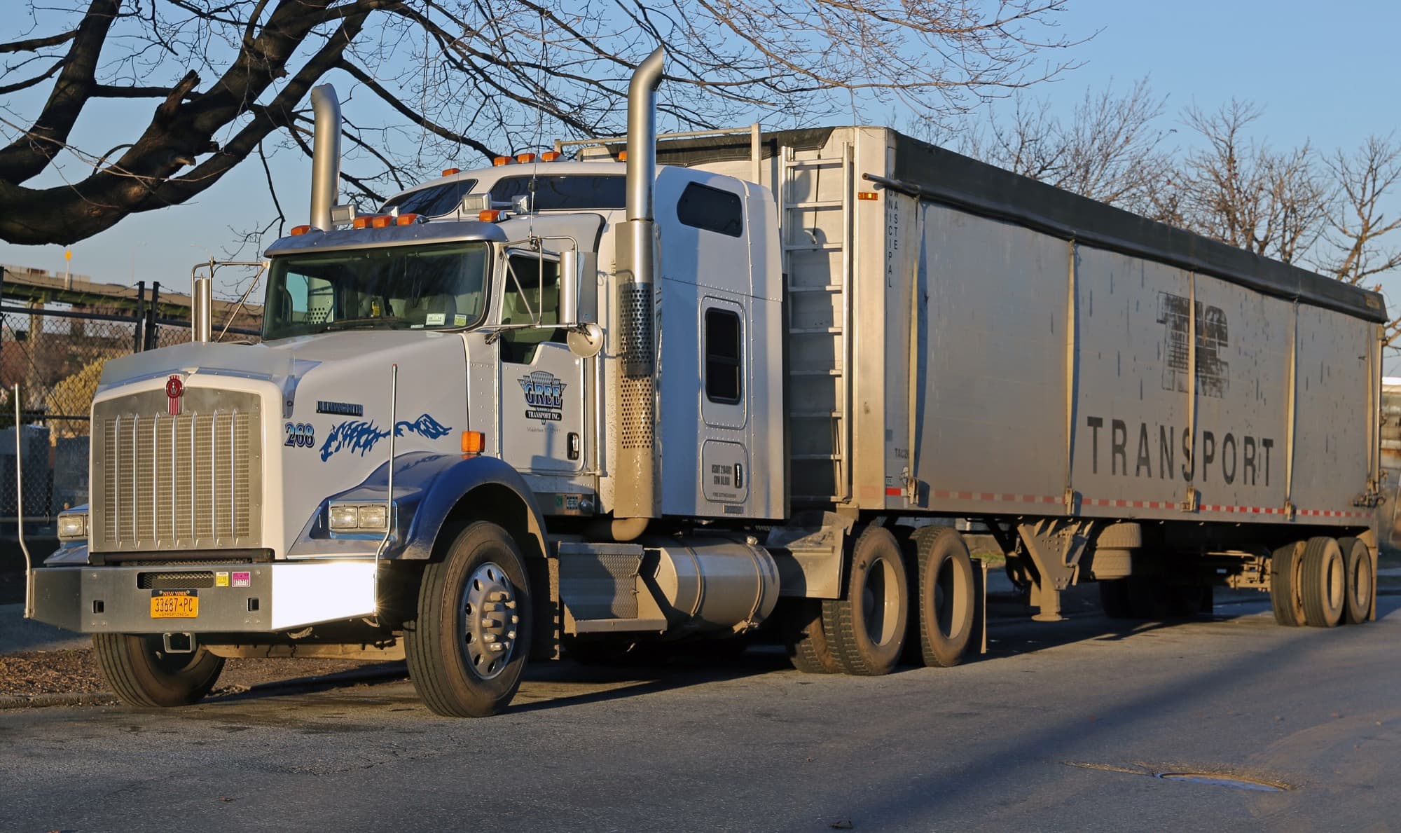 2011 Kenworth T800 Aerocab 6x4 conventional tractor