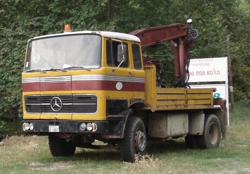 Mercedes-Benz LP 1624 cubic-cab truck