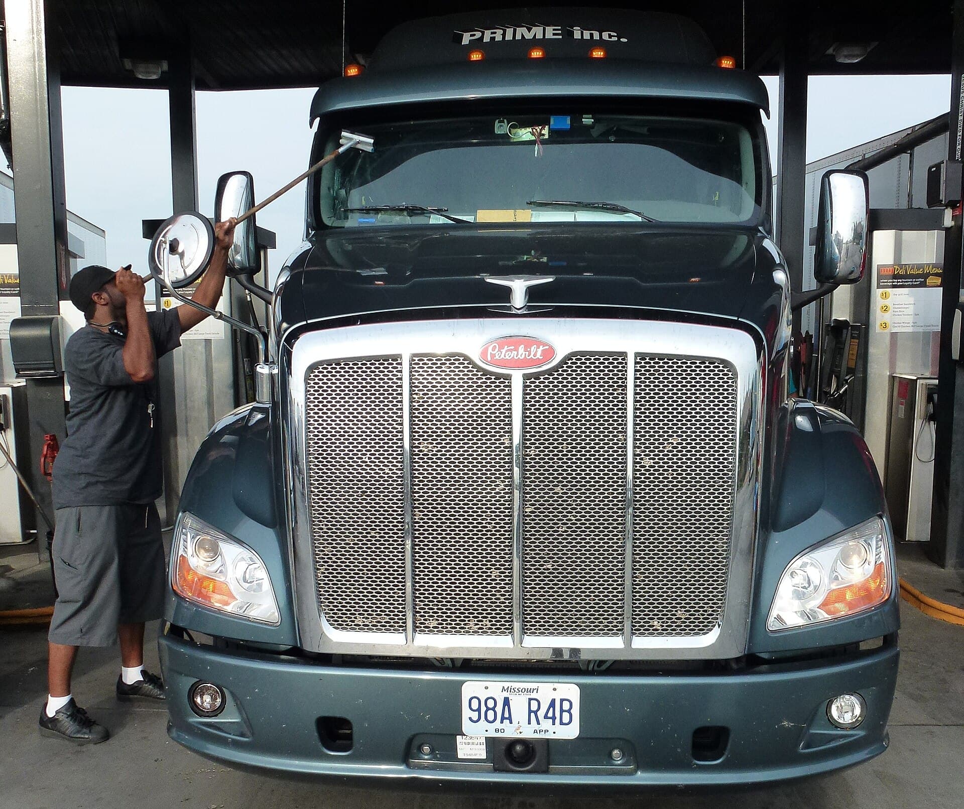 Bakersfield , Truck at Flying J Travel Plaza (California. USA)