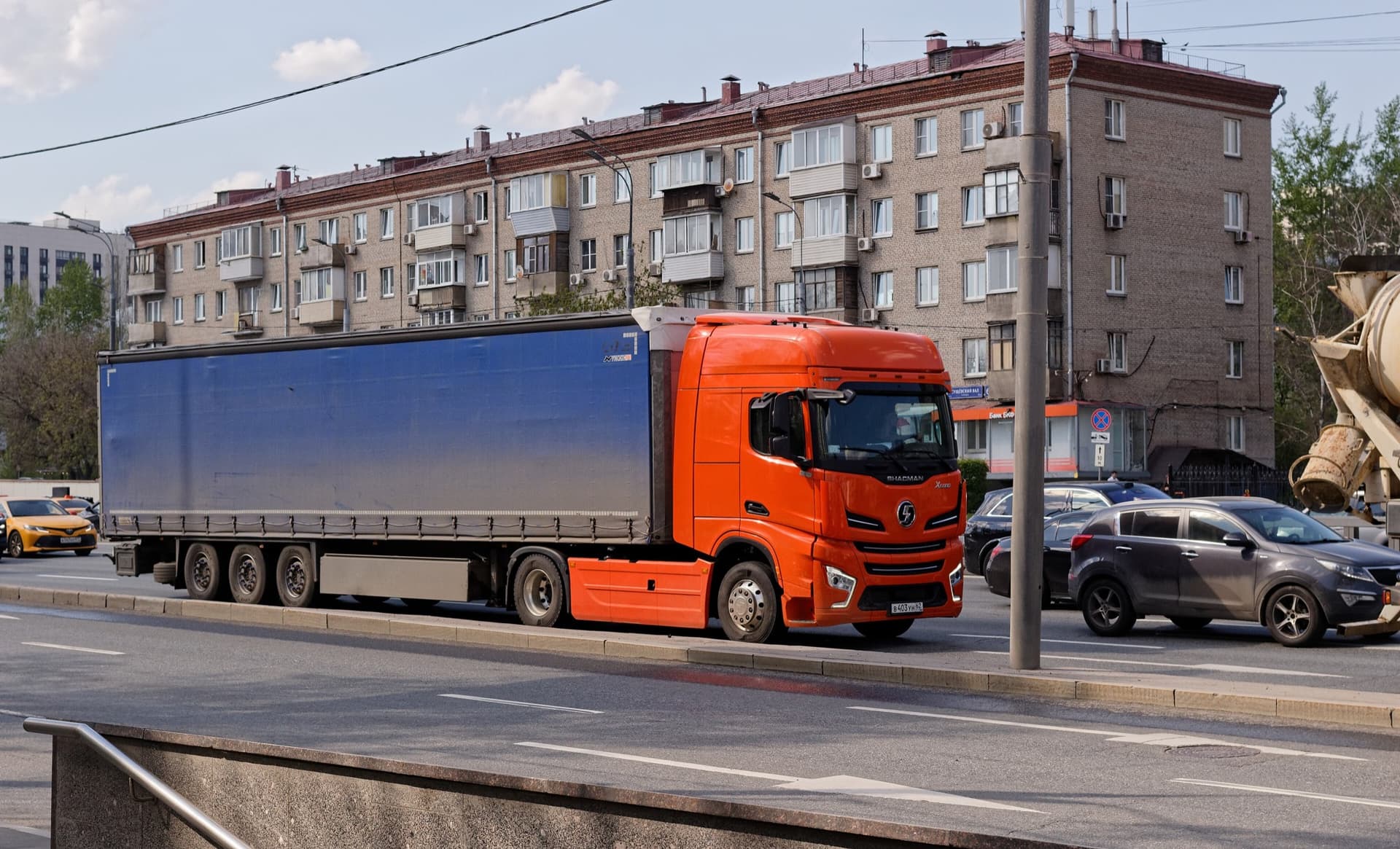 Shacman X6000 on Sushchyovsky Val, Moscow