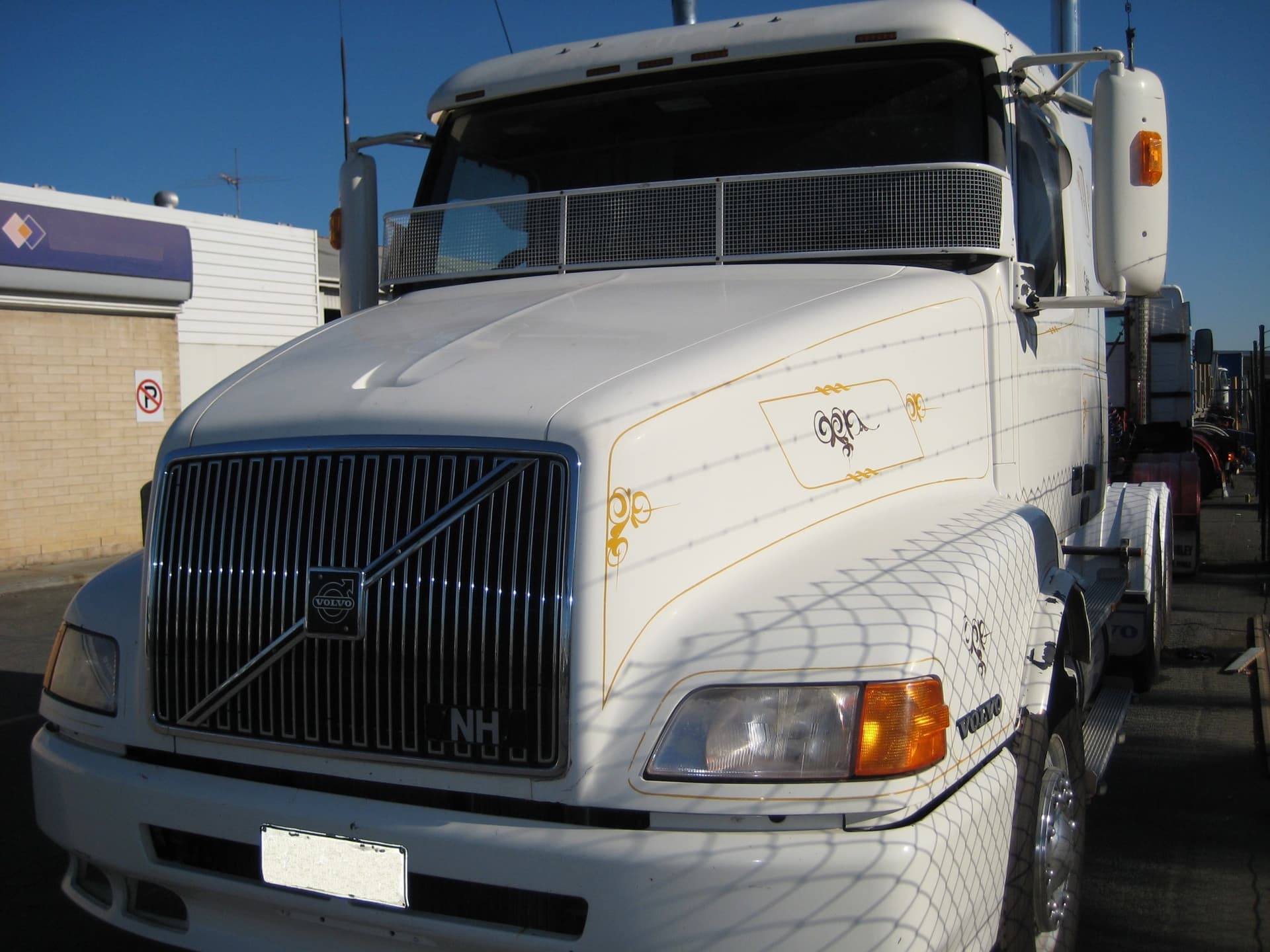 Volvo NH12 truck (engine Volvo D12C 460 hp , gearbox VT2514 14 speed)