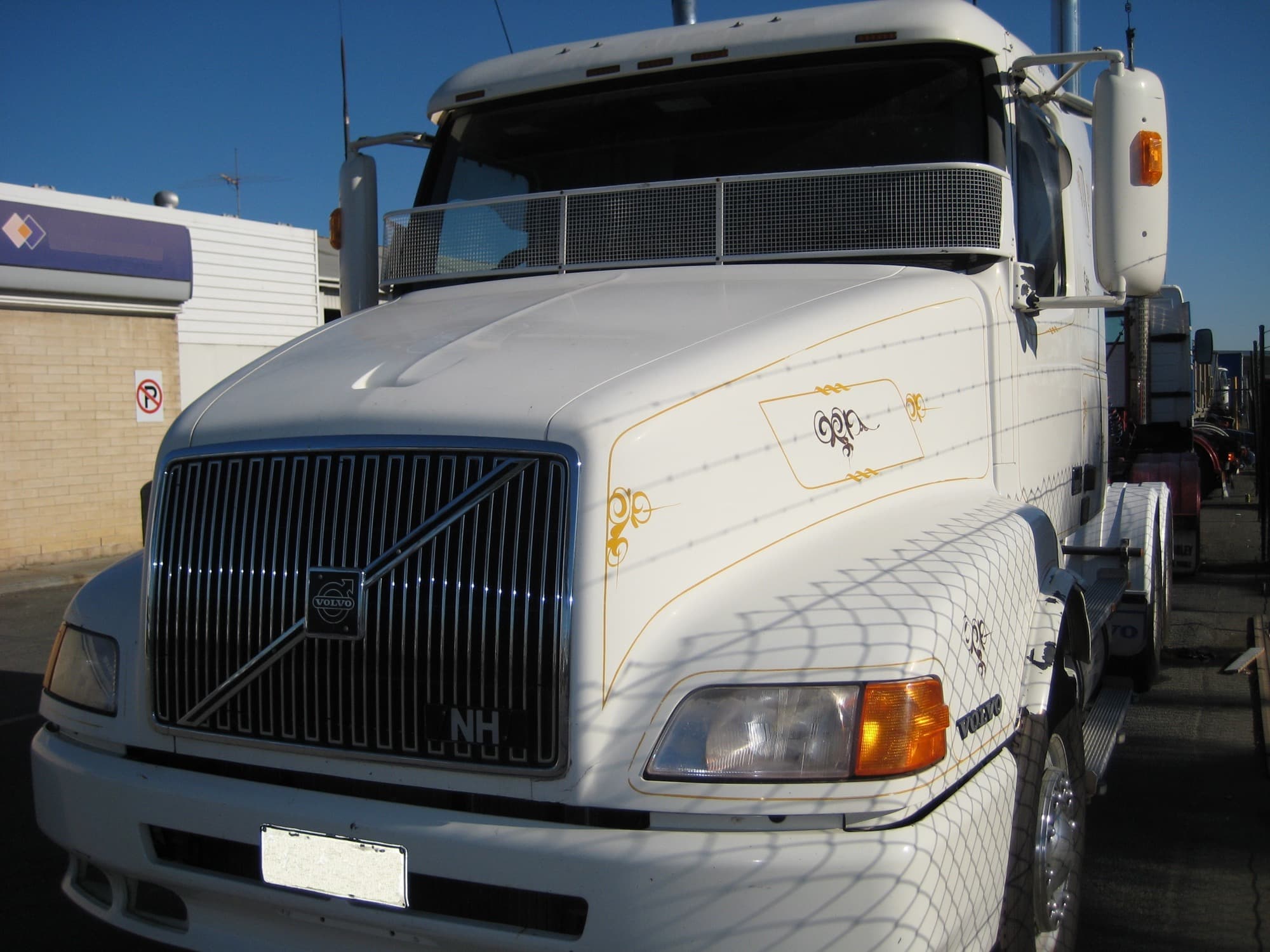 Volvo NH12 truck (engine Volvo D12C 460 hp , gearbox VT2514 14 speed)