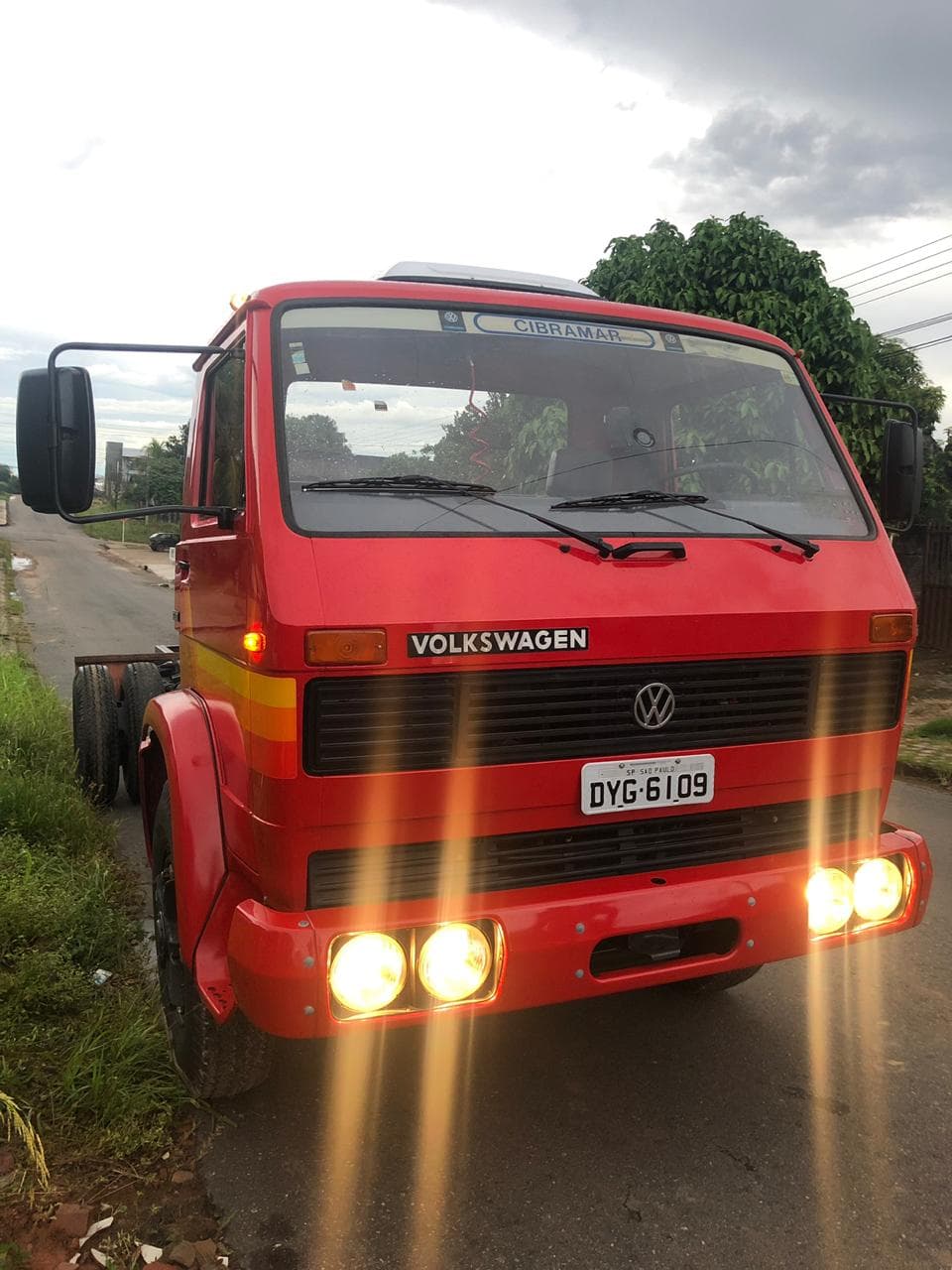 VW 13.130 cor vermelho