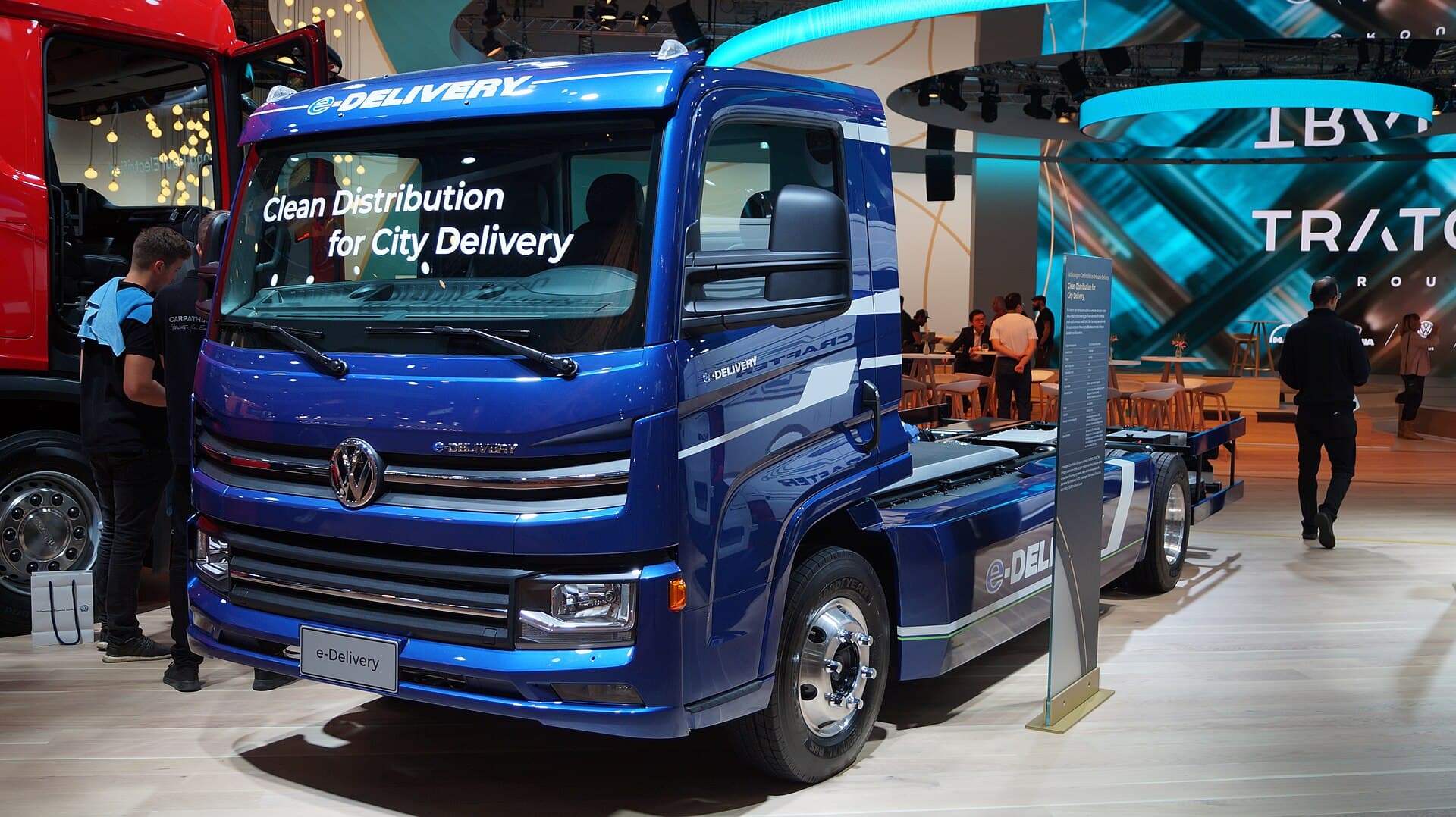 Volkswagen e-Delivery - Front and left side IAA 2018