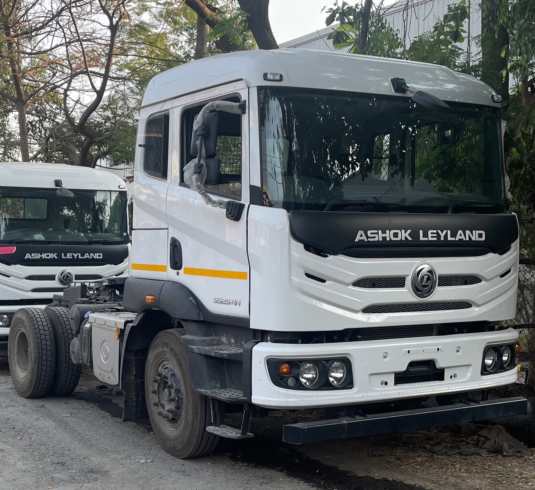 Ashok Leyland AVTR 5525AN tractor chassis