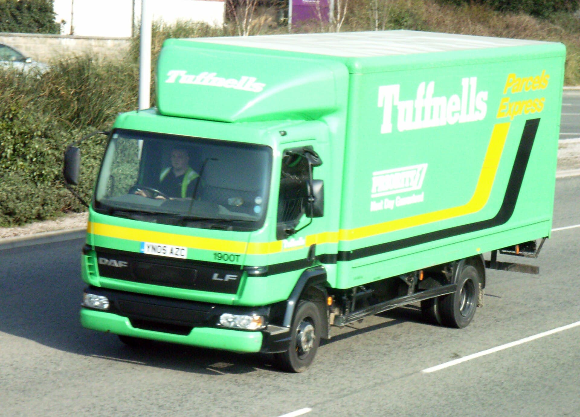 1900T YN05AZC Tuffnells Parcel Express