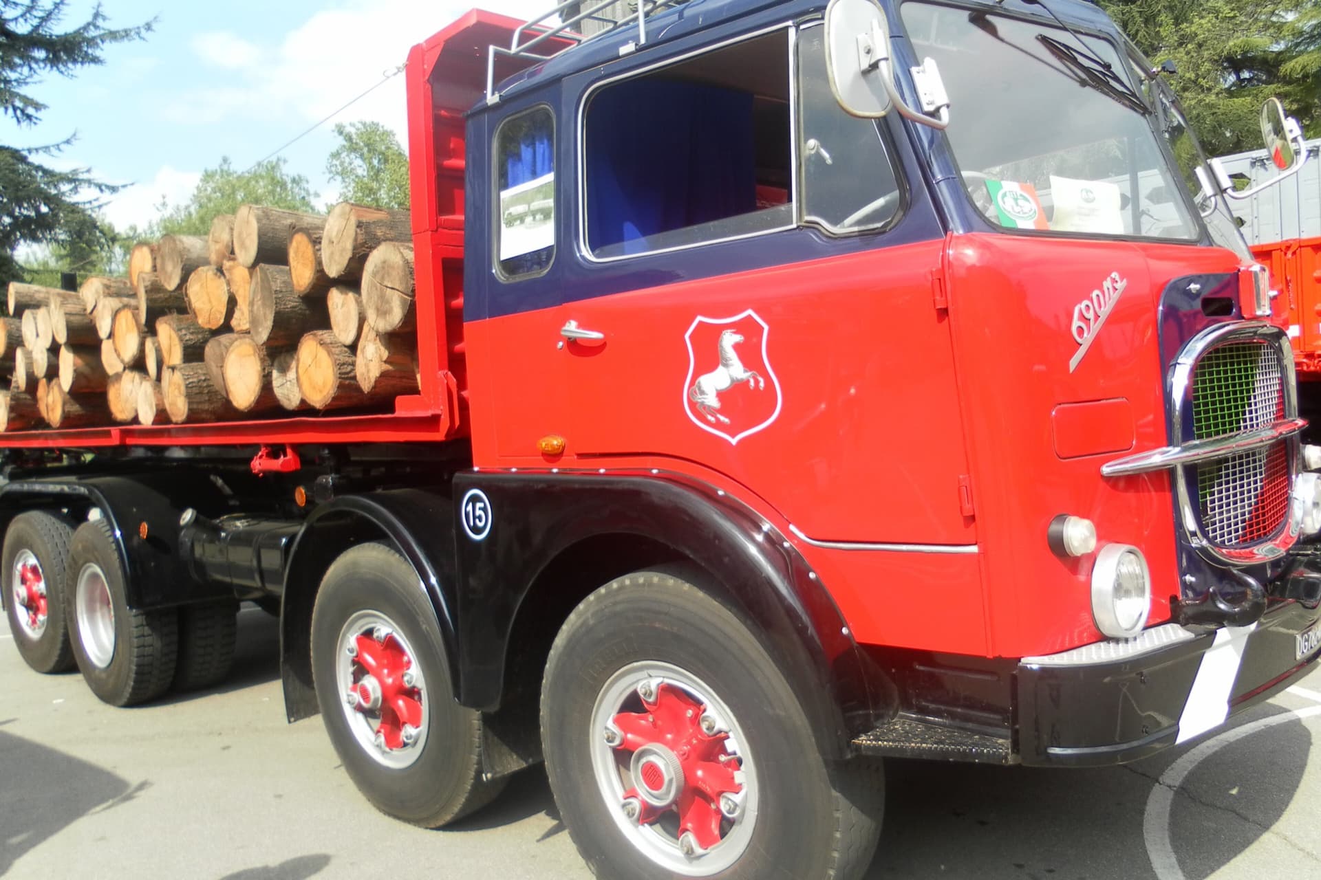 Fiat 690 N2 logging truck
