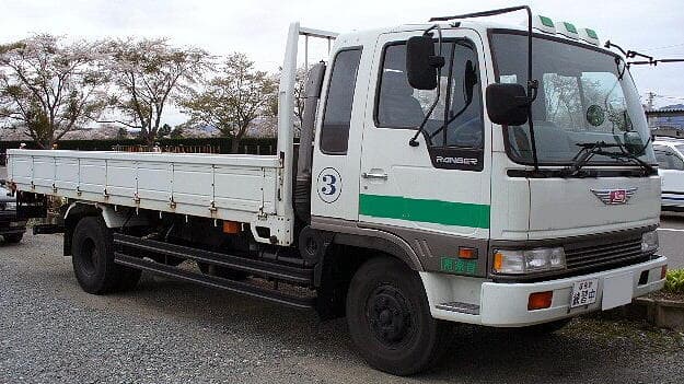 Fourth-generation Hino Ranger driving-school truck