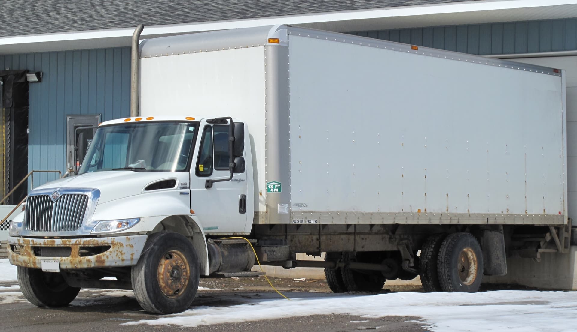 2009 International DuraStar 4300 in White, Front Left, 04-03-2022