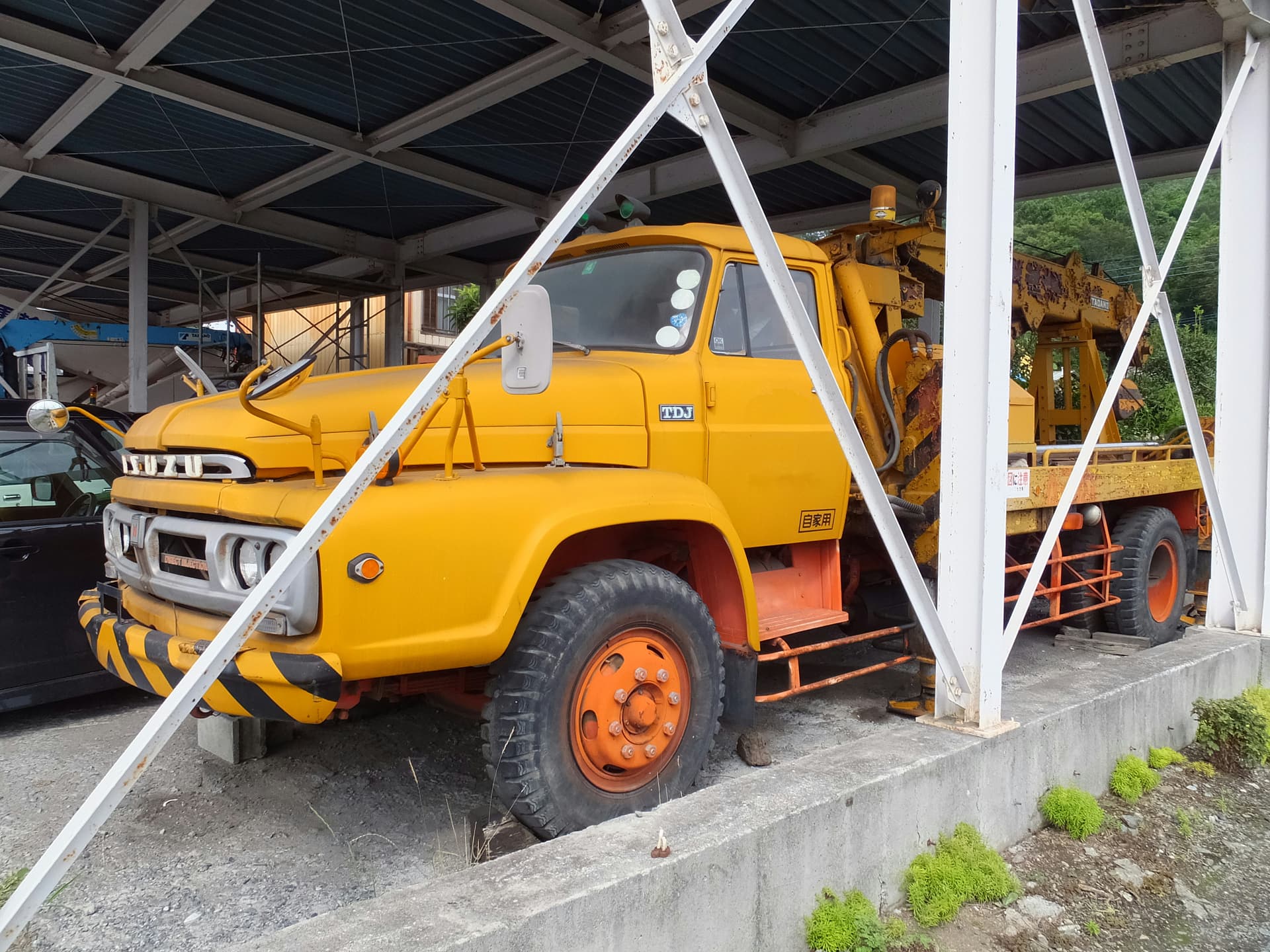 Isuzu TDJ truck