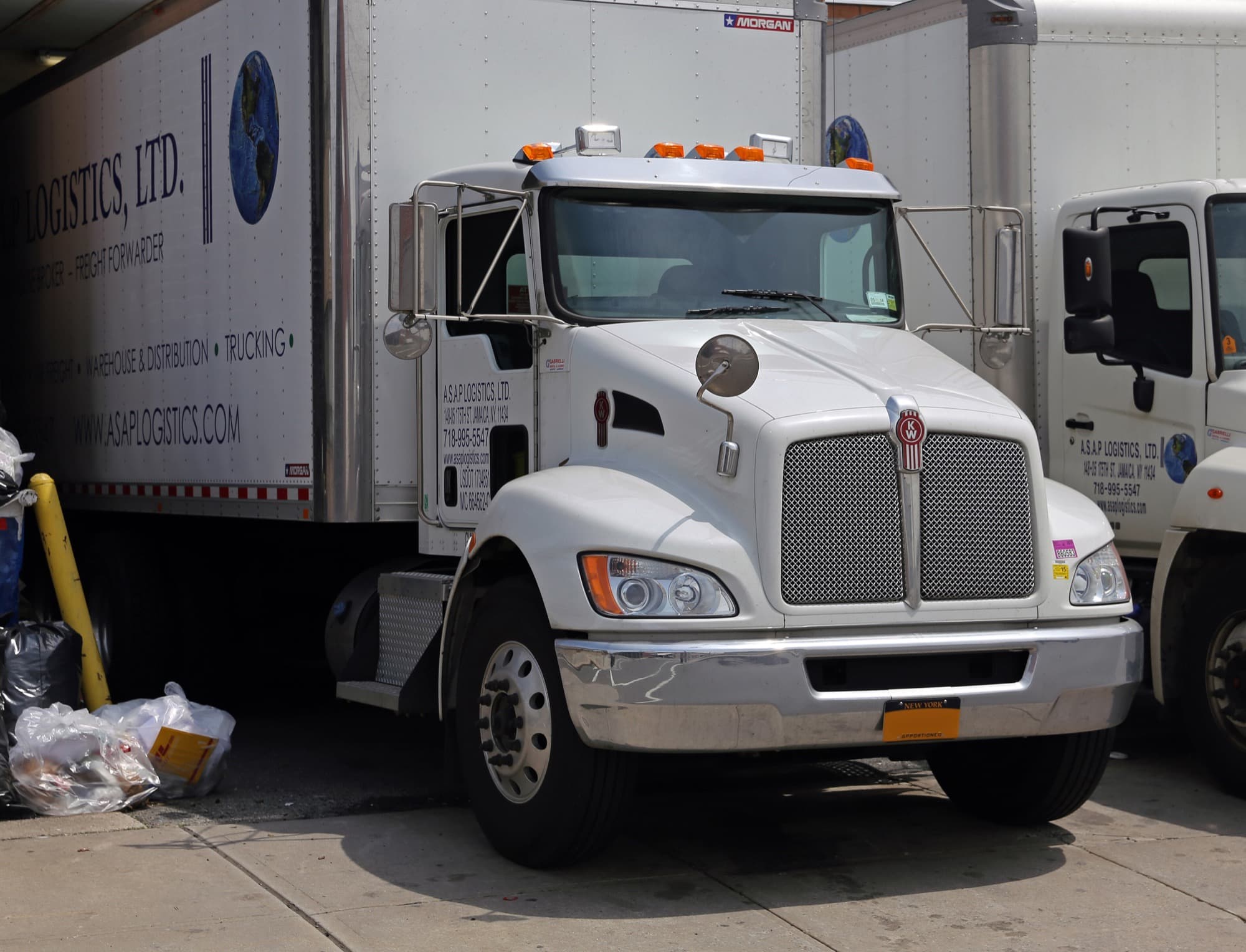 A 2015 Kenworth T370 6x4 box truck. This Canadian-built Class 8 truck has a 350hp Paccar PX-9 diesel engine and a 56,000 lb GVWR.