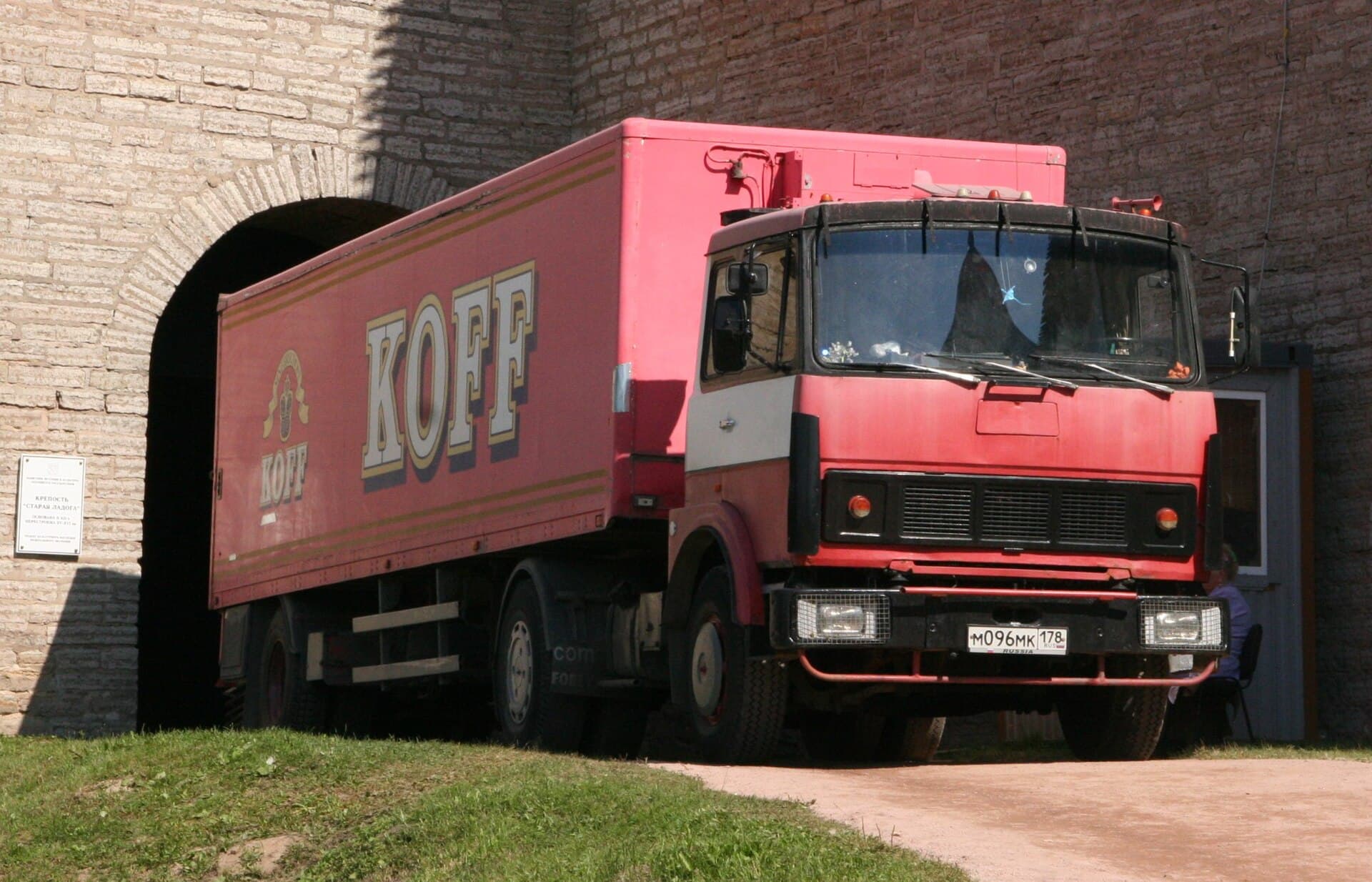 MAZ-5432 truck