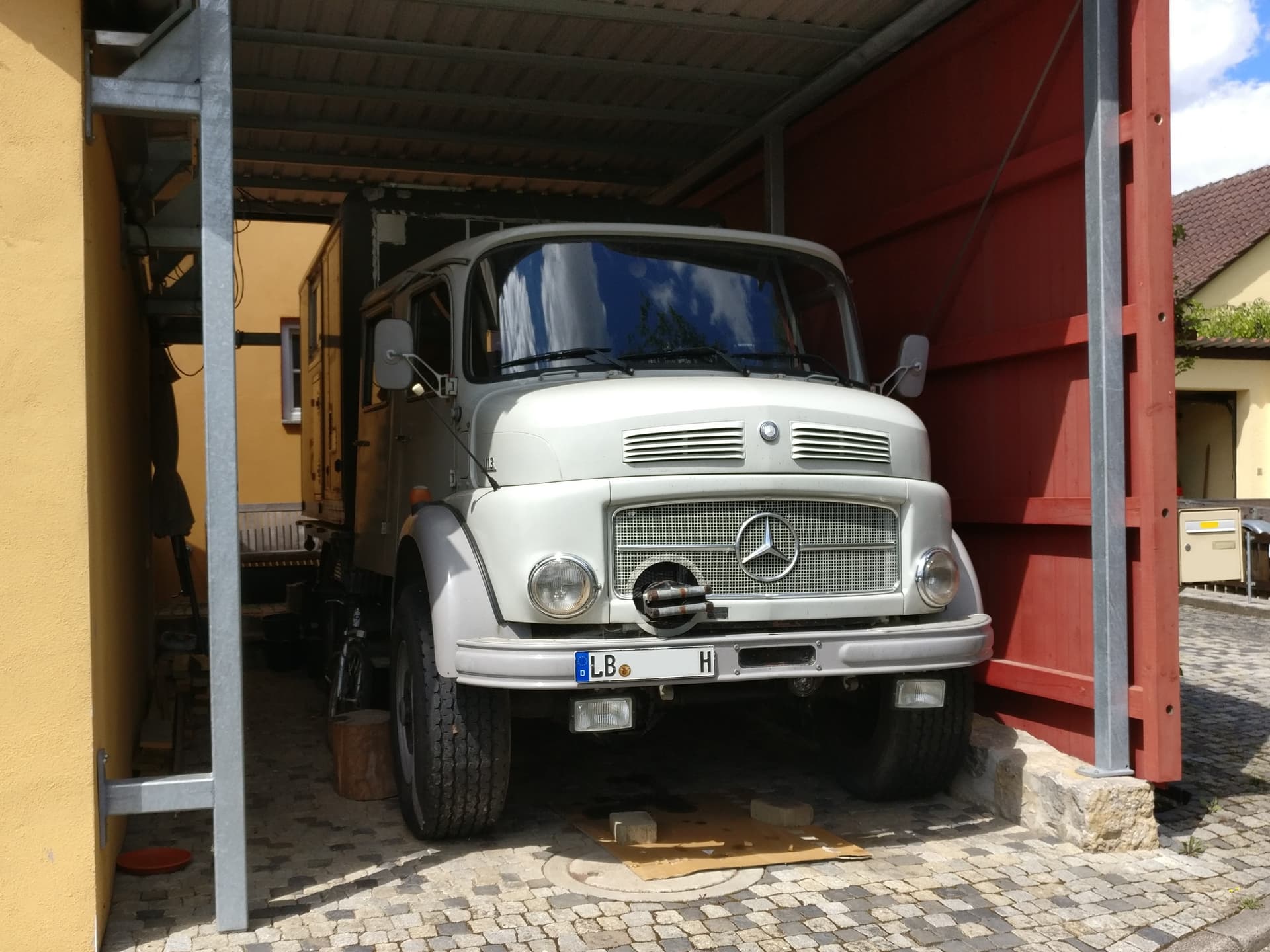 Mercedes-Benz short-bonnet L 1113