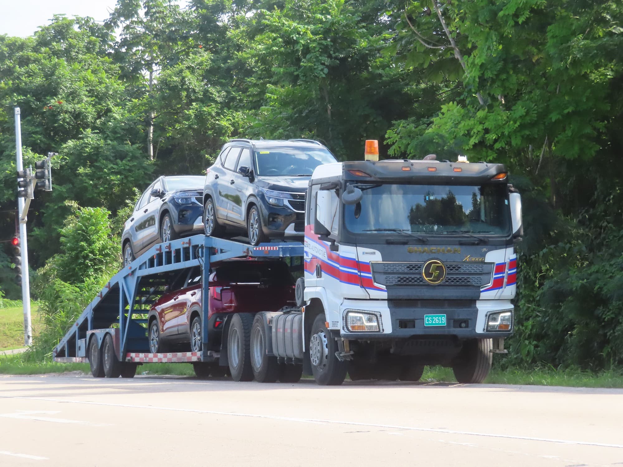 SHACMAN X3000 automobile transporter