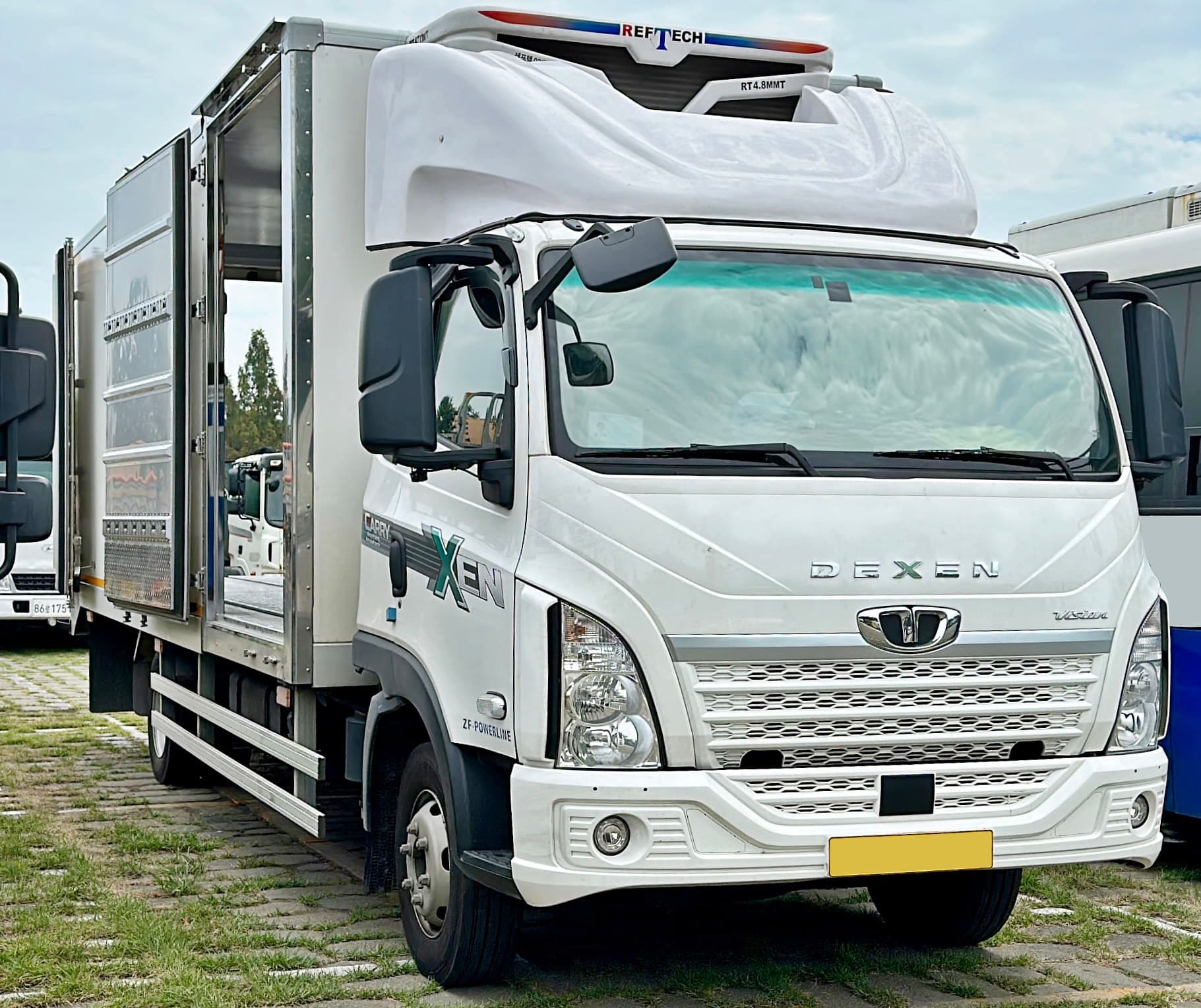 Tata Daewoo DEXEN medium-duty truck